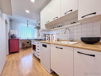 CENTRUM MESTA - útulný zariadený veľký 3i byt - 9