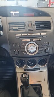 Mazda 3 1.6 benzín - 9