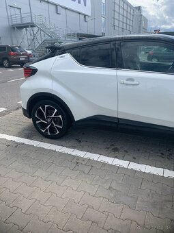 Toyota CH-R 2.0 Hybrid 2021 - 9