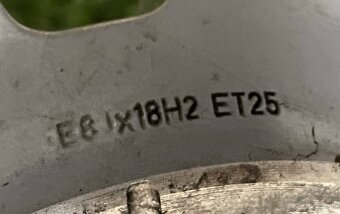 Orig. alu disky. AUDI 5x112 8J x18 ET 25 VW 245 45 R18 zimn - 9