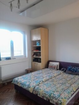 Predám veľký dom s krásnym výhľadom na Žilinu - TOP LOKALITA - 9