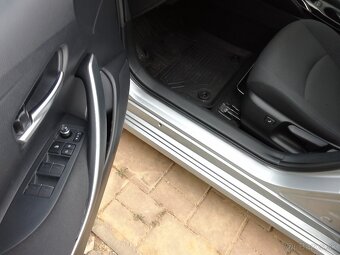 Toyota Corolla sedan, 1,8 hybrid, 09/2022, 46 000 km - 9