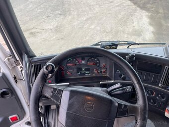 VOLVO FM 12 hakový nosič - 9