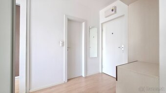 2 IZB BYT S PARKOVANÍM, PIVNICOU A BALKÓNOM - RUŽINOVSKÁ - 9