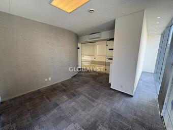 Exkluzívne obchodné priestory - 128 m2 - v centre mesta - 9