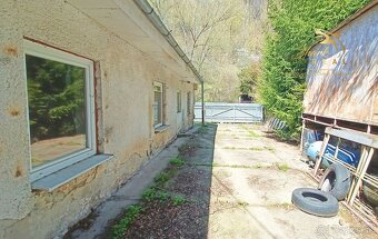 Zaujímavý objekt vhodný na podnikanie v obci Vyhne - 9