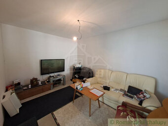 Dva rodinné domy za cenu jedného v obci Zlatno - 9