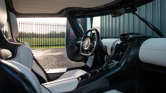 Koenigsegg Jesko Attack, Crystal White & Draco Red - 9