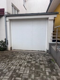 Ponukame na prenajom dom s garazou a halou. - 9