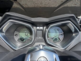 Yamaha X-Max 250 MomoDesign - 9