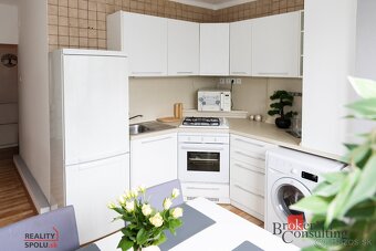 Predaj veľkého 2izb bytu s predzáhradkou - Galanta - 9