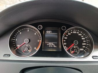 VOLKSWAGEN PASSAT B6 - 9