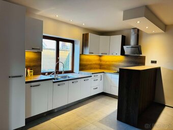 EXKLUZÍVNY RD, 6 IZBOVÝ RODINNÝ DOM, 300m2,VALALIKY - 9