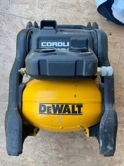 Dewalt AKU kompresor DCC1054 - na náhradné diely - 9