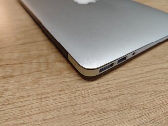Apple Macbook Air 11 2015 A1465 - 9