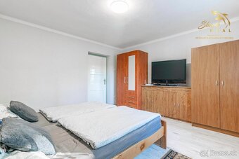 REZERVOVANÉ - Na predaj pekný dom so záhradou - 9