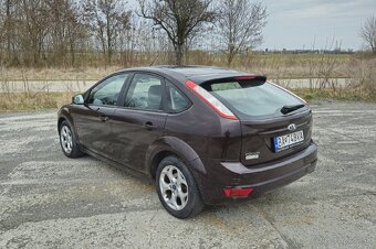 Ford Focus 1.6i 74kw hatchback FL - 9
