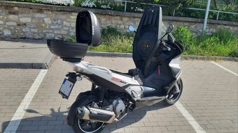 Aprilia SR Max 125 - 9