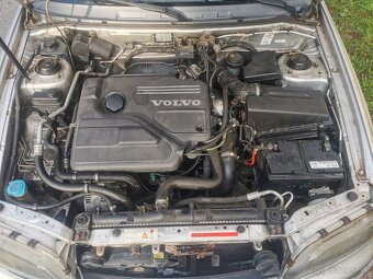 Volvo V40 1.9 TD 66kw r.1999 - Nová STK / EK - 9