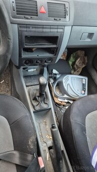 Škoda Fabia 1,2i 40kw kód motora: AWY - 9
