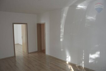 Predaj 3 izbový byt Nitra centrum + parkovanie vo dvore - 9