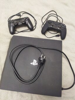 PS4 PRO 400gb SSD, + 2X OVLÁDAČ - 9