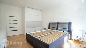 REZERVOVANÉ - VEĽKÝ - prerobený 3i 83m² + loggia - Nová Dubn - 9