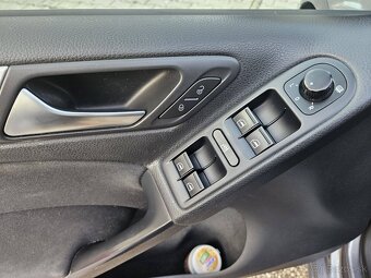 Volkswagen Golf 1.6TDI 77kW - nafta - 9