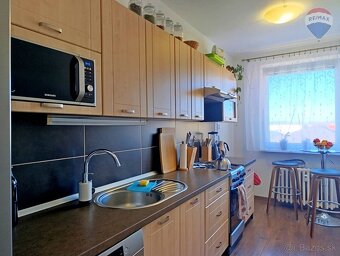 Prerobený 3-izbový byt v pokojnej zelenej časti Podbrezín - 9