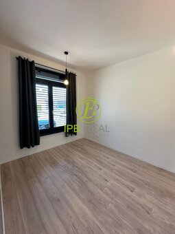 KRÁSNY 3 izb.rodinný dom v slepej ulici s veľkým záhradným d - 9