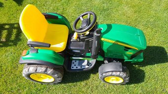 Predám elektr.traktor Peg Perego John Deere - 9