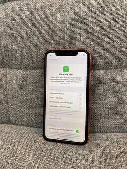 iPhone Xr 64GB (plne funkčný) - 9