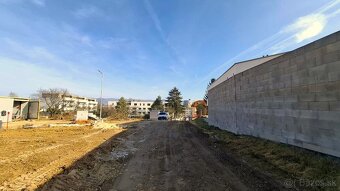 Chata neďaleko výstavby rodinných domov - 9