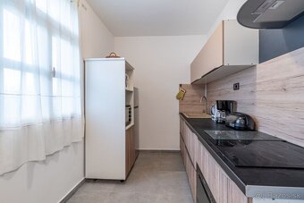 Krásny dvojdom s bazénom a výhľadom na more – Peruški - 9