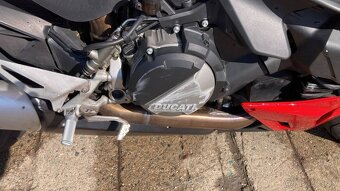 Ducati Streetfighter V2 - 9