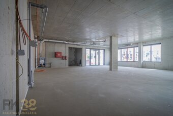 Na predaj – priestranné obchodné priestory - 9