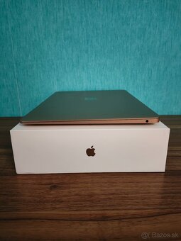MacBook Air 2020 | i7 • 8GB • 256GB SSD - 9