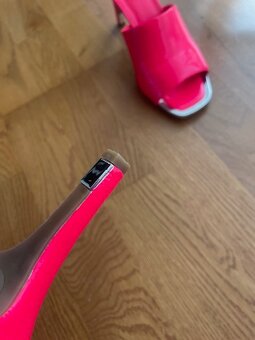 DKNY Šlapky nové - - 9