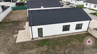 Krásny 4 izbový RD bungalov 92,26 m2 na pozemku 495 m2, Sene - 9