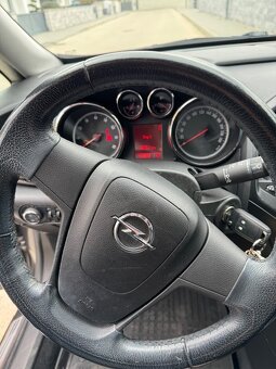 Opel ASTRA-J, 1,4 benzín, 2010 - 9