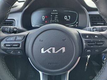 KIA STONIC 1.2 DPi 79k SILVER M5 MY2025 - 9