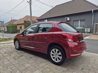 Peugeot 207 1.4 benzín - 9