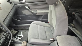 VOLKSWAGEN GOLF V 1,4I 66KW - 9