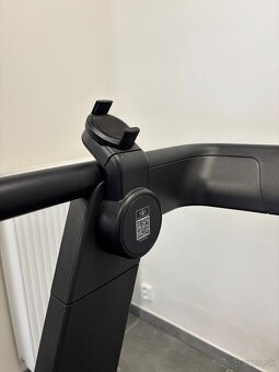 Technogym SkillMill - bezmotorový pás - 9