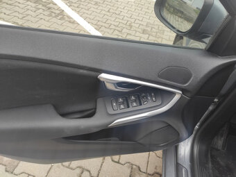 Volvo V40 Hatchback 90kw, automat benzín - 9