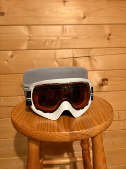 Lyžiarska prilba a okuliare - 9