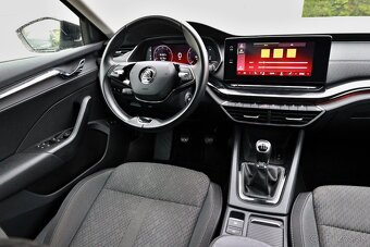 octavia combi 4  1.5 TSI  110Kw First Edition rok 2020 - 9