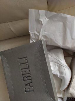 NOVÉ kožené biele jesenné čižmy veľ. 37 (osobný odber) - 9