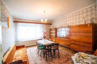 Na predaj veľký pozemok so starším rodinným domom pri Senci - 9