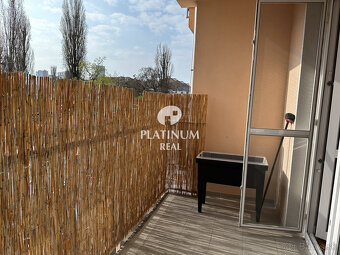 Priestranný 2 izbový byt pri NTC, samostatné izby, loggia - 9